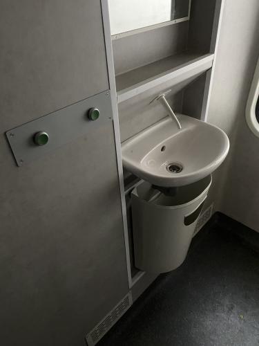 renolak-renovace-zachodu-wc-vagonu-typu-145-IMG 1939
