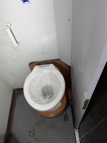 renolak-renovace-zachodu-wc-vagon-typ-Bdmtee275-174-IMG 1368