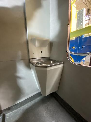 renolak-renovace-zachodu-wc-vagon-typ-Bdmtee275-174-IMG 1563