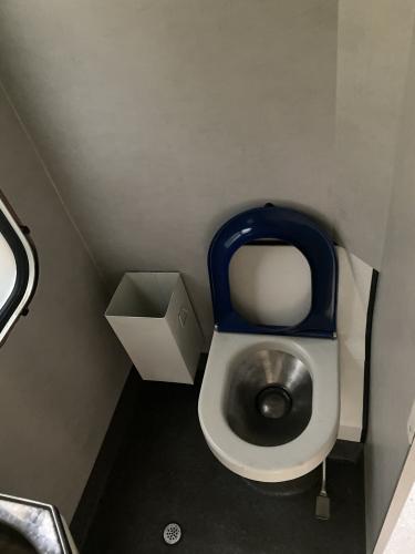 renolak-renovace-zachodu-wc-vagon-typ-Bdmtee275-174-IMG 1579