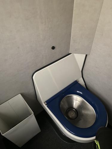 renolak-renovace-zachodu-wc-vagon-typ-Bdmtee275-174-IMG 1584